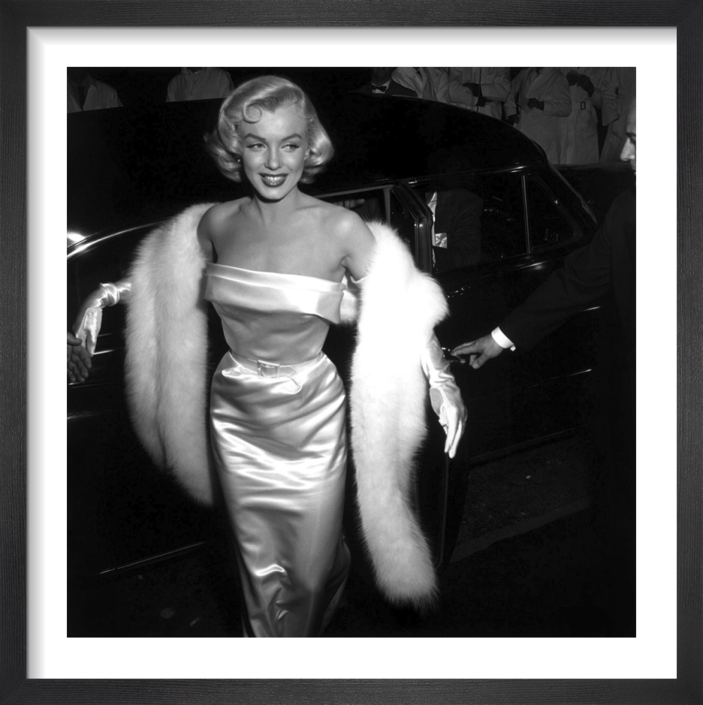 Marilyn Monroe looking over her shoulder wearing an evening dress Photo  Print (24 x 30) 